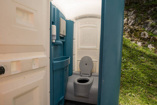 Best Porta potty delivery and setup  in Winner, SD